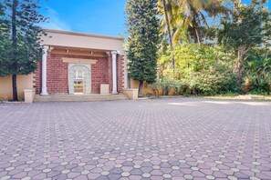 House | Reception - Royal Stays at Baner Road Pune by Hotel Rajwada (Pune)