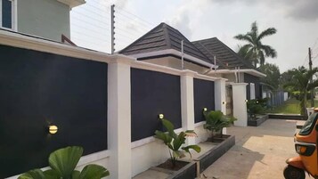 Fachada da propriedade