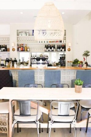 Bar (in der Unterkunft)