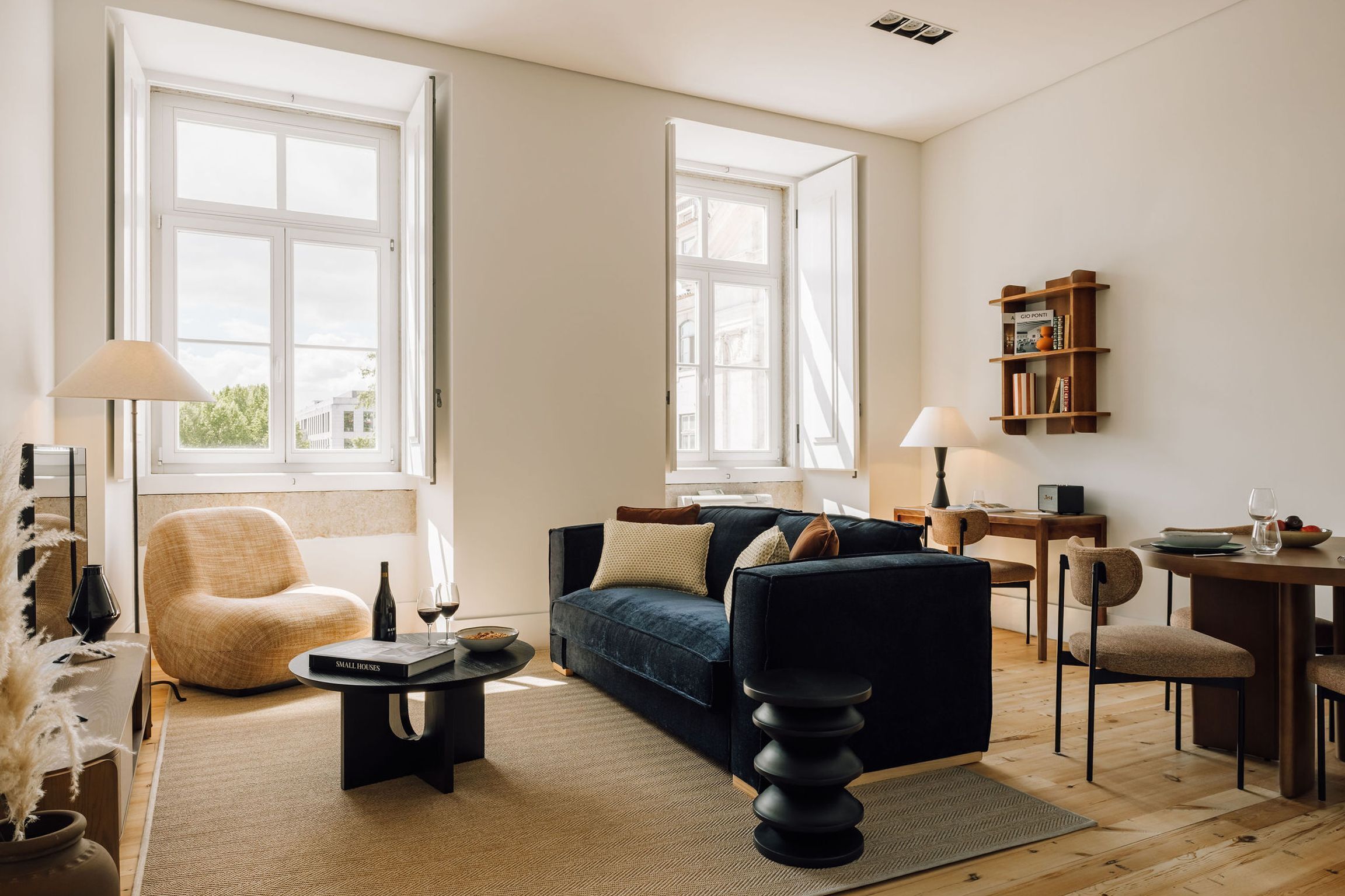 Classic Apartment, City View | Living area