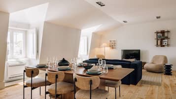 Superior-Apartment, Stadtblick | Wohnbereich