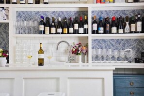Bar (on property) - Cottage #2 with onsite Saltwater Pool and Cafe (Austin)