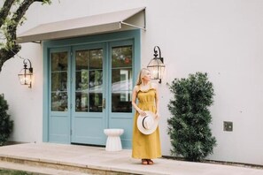 Exterior detail - Cottage #5 with onsite Saltwater Pool and Cafe (Austin)