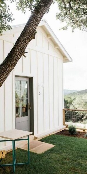 Terrace/patio - Cottage #5 with onsite Saltwater Pool and Cafe (Austin)