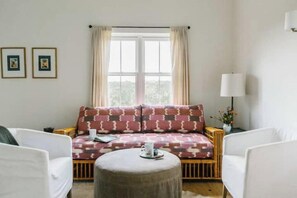 Living area - Cottage #5 with onsite Saltwater Pool and Cafe (Austin)