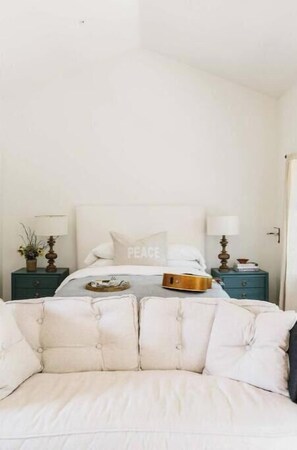 2 bedrooms, WiFi, bed sheets - Cottage #5 with onsite Saltwater Pool and Cafe (Austin)