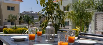 Charming 2-bedroom townhome with AC, WiFi and swimming pool, in fabulous Erimi