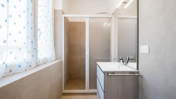 Doccia, asciugacapelli, bidet