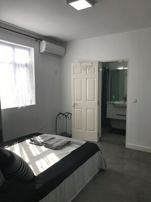 2 多间卧室、熨斗/熨衣板、WiFi、床单