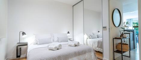 1 多间卧室、熨斗/熨衣板、上网接入、床单