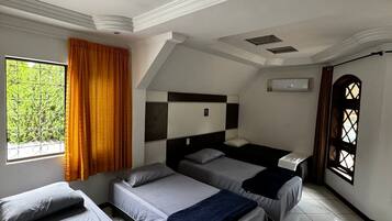 Chambre Quadruple | Fer et planche à repasser, Wi-Fi gratuit