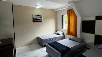 Basic Quadruple Room | Iron/ironing board, free WiFi