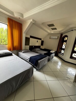 Basic Quadruple Room - Pousada Castelo da Villa (Foz do Iguacu)