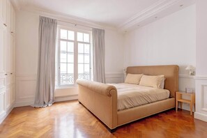 3 bedrooms, iron/ironing board, travel crib, WiFi