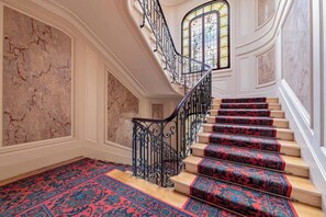 Interior - Parisian Elegance 3-Beds near Champs Elysées (Paris)