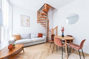 TV, offices - Cosy Duplex 2BDR 6P in Madeleine St Honore (Paris)