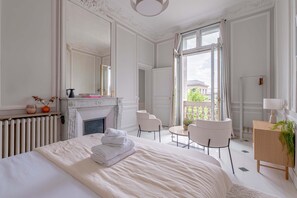 4 bedrooms, iron/ironing board, WiFi, bed sheets - Trocadero Gem 4BED/8P (Paris)