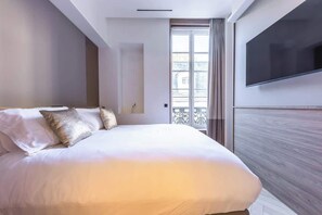 2 bedrooms, iron/ironing board, travel cot, WiFi - Haven Chic 2 Bedroom 2 Bath AC (Paris)