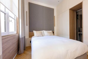 2 bedrooms, iron/ironing board, travel cot, WiFi