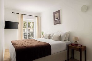 3 habitaciones, tabla de planchar con plancha, cuna de viaje y wifi 
