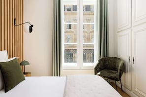 4 habitaciones, tabla de planchar con plancha, cuna de viaje y wifi
