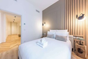 4 chambres, fer et planche à repasser, lit de bébé portatif, Wi-Fi