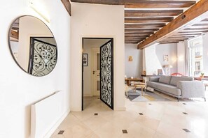 Interior - Charming Apartment - 2BR/6P - St-Germain-Des-Prés (Paris)