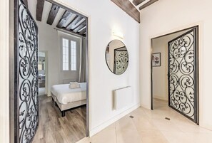 2 habitaciones, tabla de planchar con plancha, cuna de viaje y wifi 