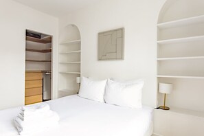 1 slaapkamer, een strijkplank/strijkijzer, reisbedje, wifi