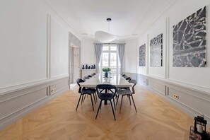 Dining - Beautiful and Stylish 2 Beds in Trocadéro 16th (Paris)