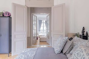 2 chambres, fer et planche à repasser, lit parapluie, Wi-Fi