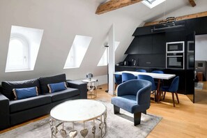 Televisión y oficina 