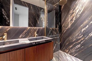 Ducha y secador de pelo