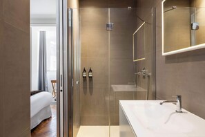 Dusche, Haartrockner, Shampoo