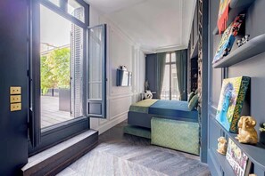 4 habitaciones, tabla de planchar con plancha, cuna de viaje y wifi 