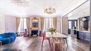 Unclassified image, 3 of 33, button - Stylish 4 Beds by Trocadéro (Paris)