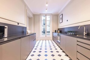 Fridge, microwave, oven, stovetop