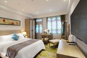 A hotel room with a bed, a desk, a chair, a TV, and a window with curtains. - Fan Coffetel Wenchuang Hotel (Dongguan Humen Branch) (Dongguan)