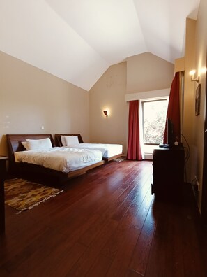 3 habitaciones, tabla de planchar con plancha, wifi y ropa de cama 