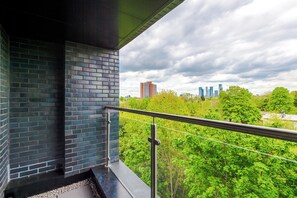 Property grounds - Modern Luxury Apartment in Old Trafford, Balcony, Sleeps 6 (Stretford)