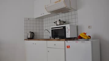 Mini-fridge, stovetop, cookware/dishes/utensils