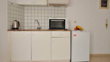 Classic Double Room, Balcony, City View | Private kitchen