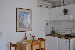 Classic Apartment, Balcony, City View | Private kitchen