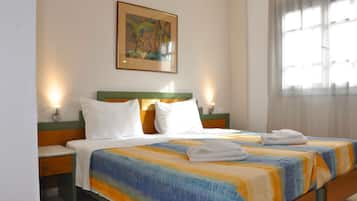 經典三人房, 陽台, 城市景觀 | 1 間臥室、客房內保險箱、隔音、免費無線上網