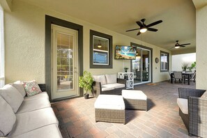 Outdoor dining - Luxury Resort Getaway | Disney Themed, Theater, Private Pool, Game Room & Sleeps 20! (Four Corners)