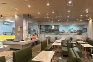 Unclassified image, 4 of 8, button - Bai Li Holiday Hotel (Enping Aofeng Square) (Enping)