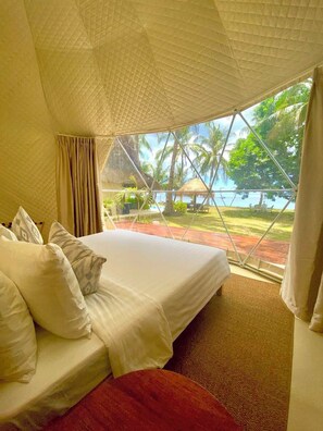 高級寢具、羽絨被、記憶床墊、客房內保險箱