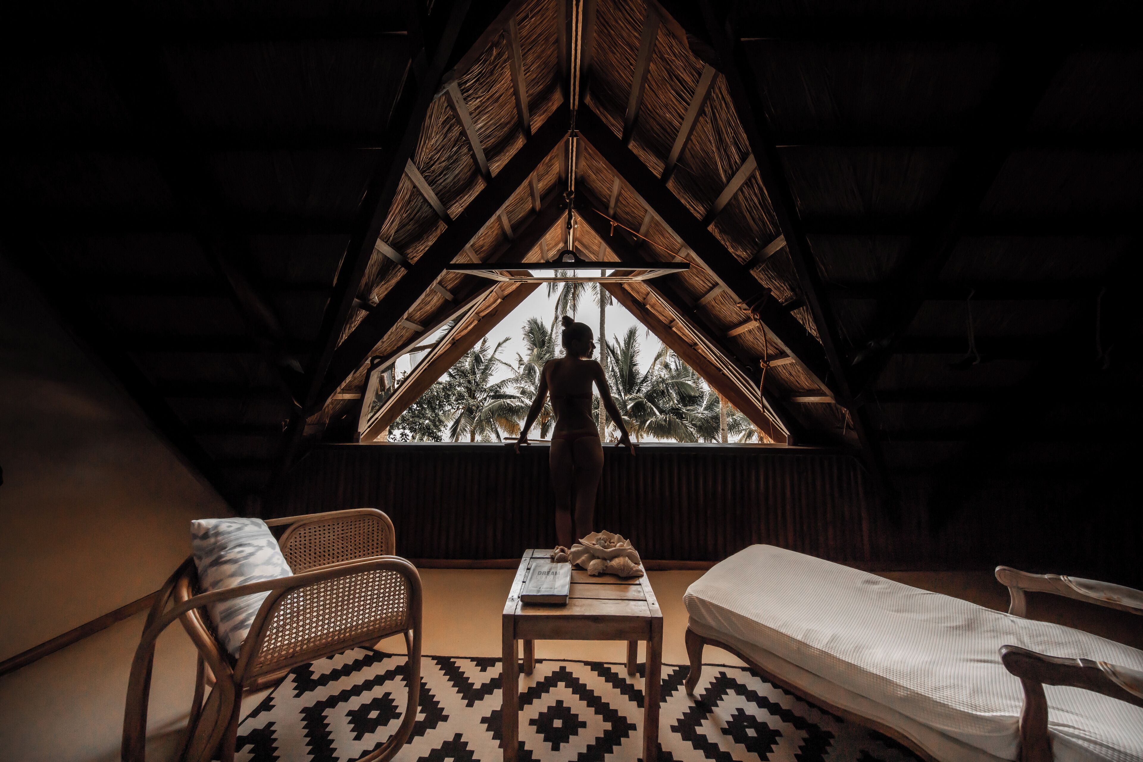 华丽开间套房, 1 张特大床, 无烟房, 海滨 | 高档床上用品、羽绒被、记忆海绵床垫、客房内保险箱