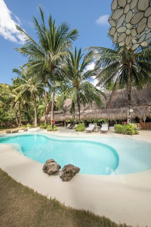Outdoor pool - The Beach House Ocam Ocam (Busuanga)