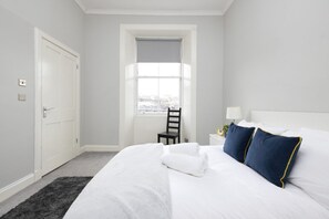 4 chambres, fer et planche à repasser, Wi-Fi, draps fournis